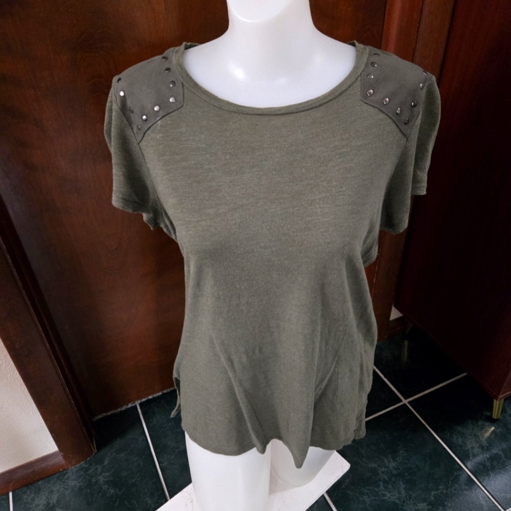 Ana tshirt, sz M, worn twice